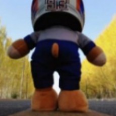 小雨在拍打着水花